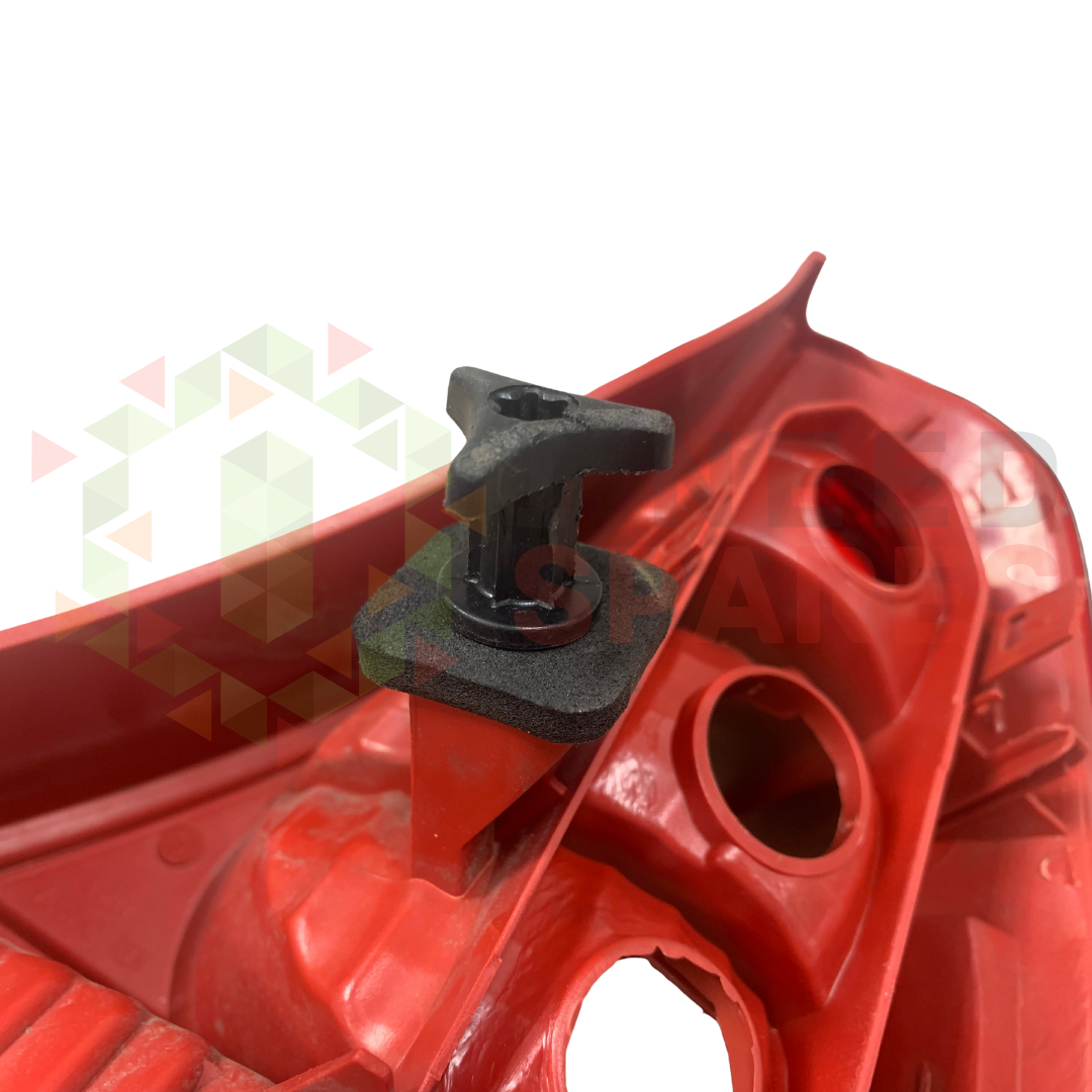 Renault Clio Left Tail Light 8200071413