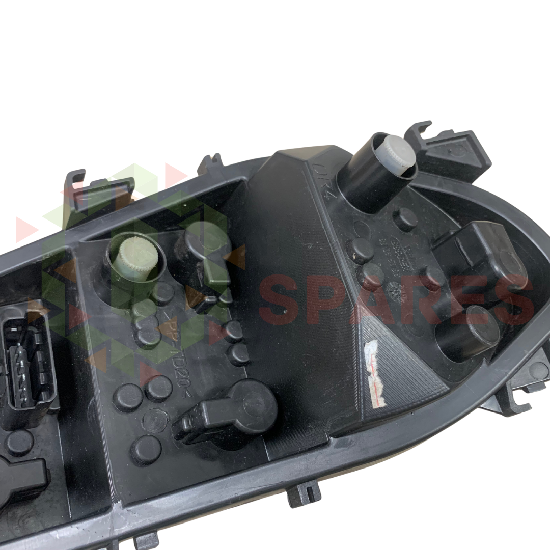 Renault Clio Right Tail Light Bulb Holder