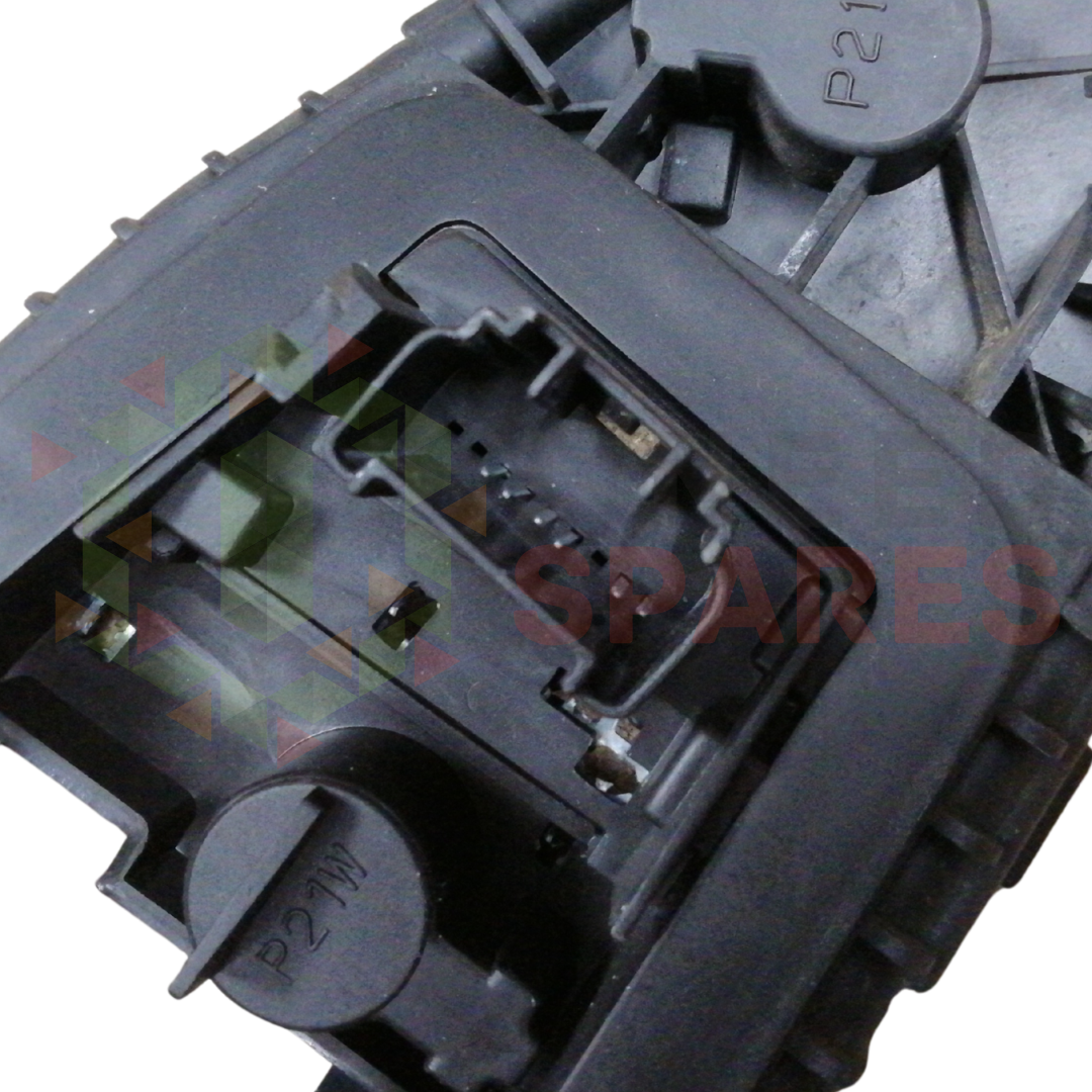 Toyota Aygo MK1 Rear Right Tail Light Lamp Bulb Holder 25678009
